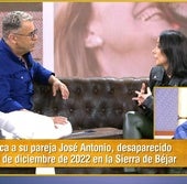 Merche, mujer del montañero desaparecido, junto a Jorge Javier Vázquez en 'El Diario de Jorge'.