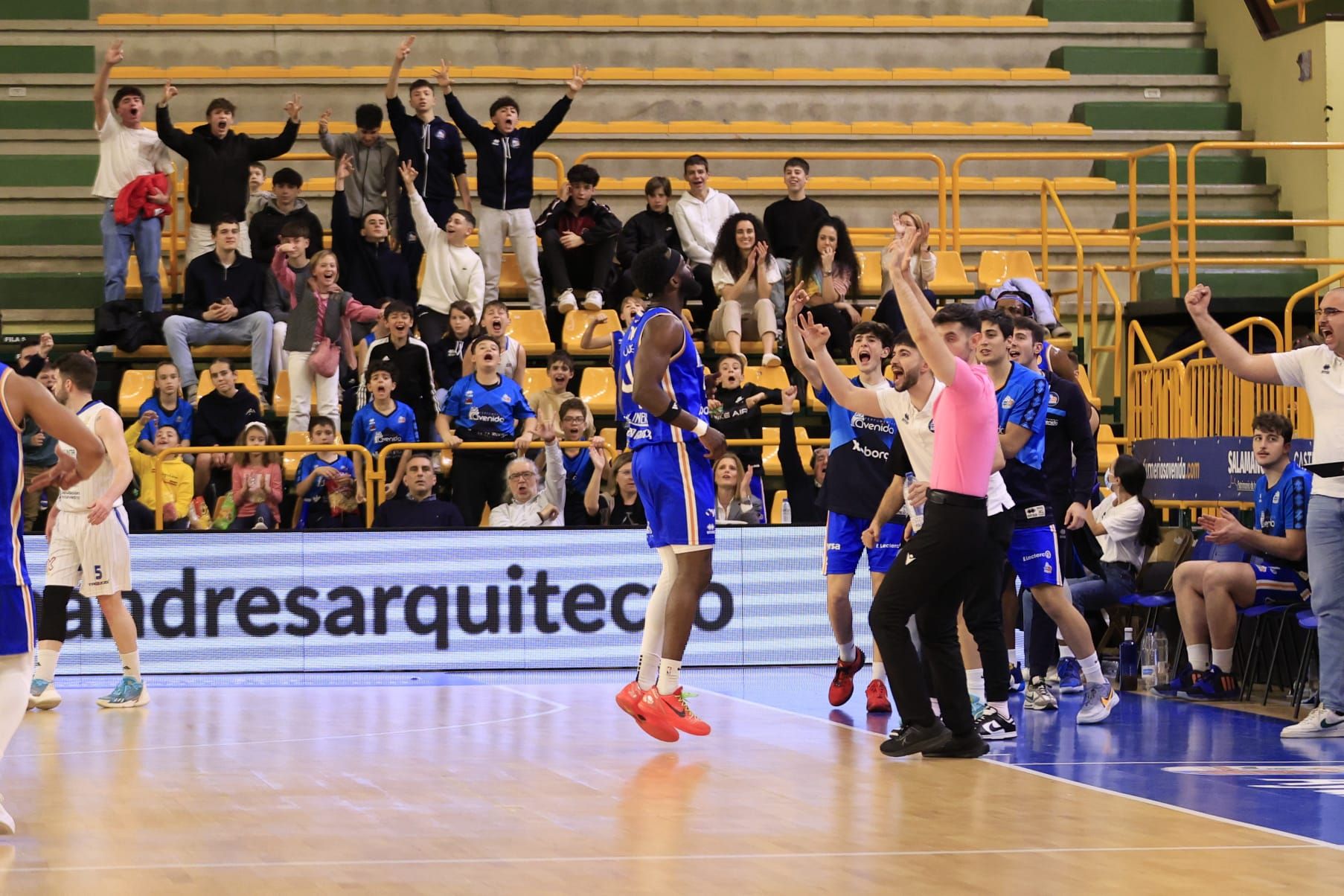 En imágenes la derrota de Avenida Xoborg ante el Peixe Galego
