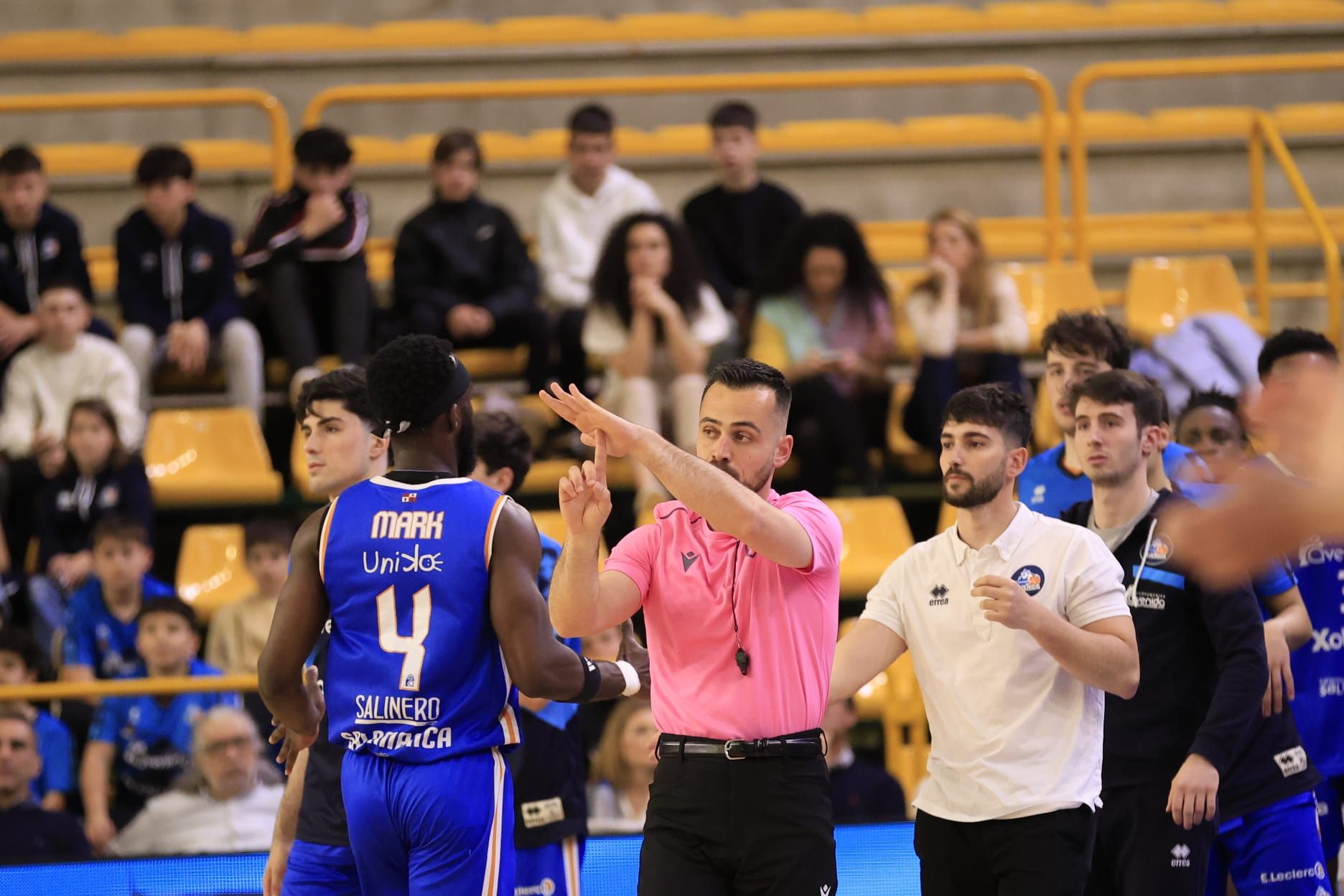 En imágenes la derrota de Avenida Xoborg ante el Peixe Galego