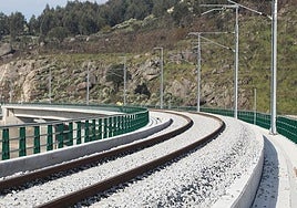 Tramo de la línea de la Biera Alta ya renovado.