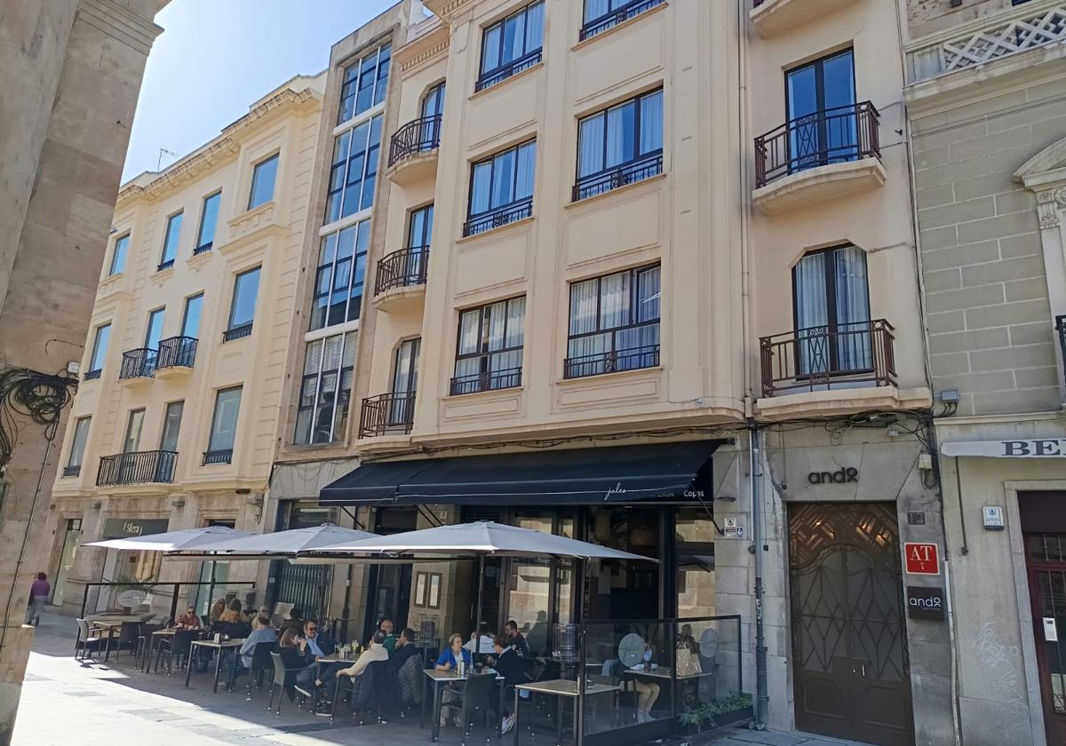 El singular edificio art-dèco en Salamanca que pasa de cerrado a apartamentos