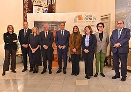 Los representantes de las cuatro instituciones y autoridades presentes en la firma.