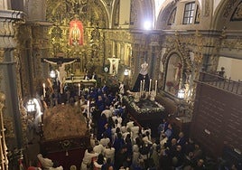 La lluvia impide salir al silencioso Cristo de los Doctrinos