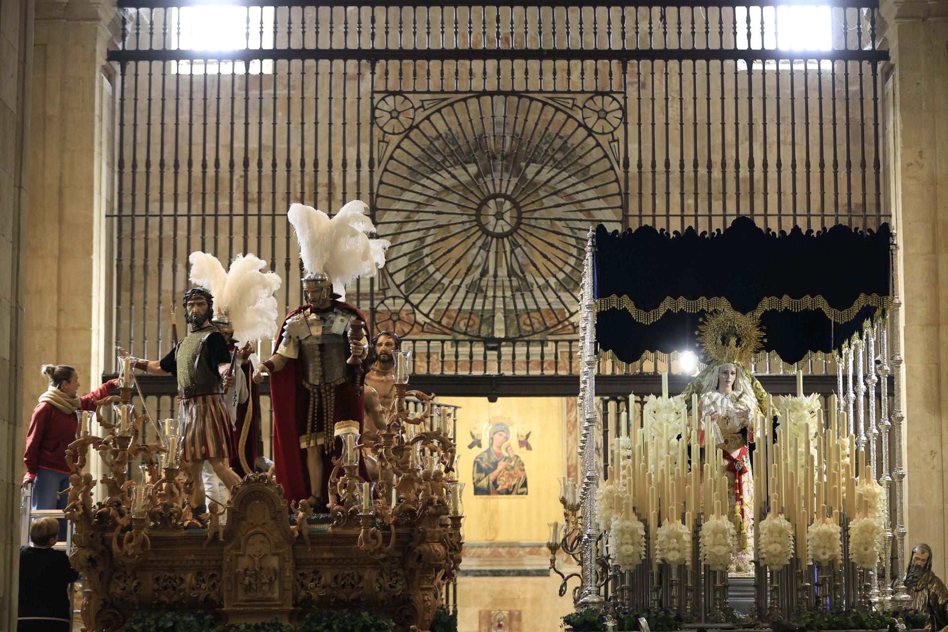 Las imágenes del montaje de los pasos de Semana Santa en Salamanca