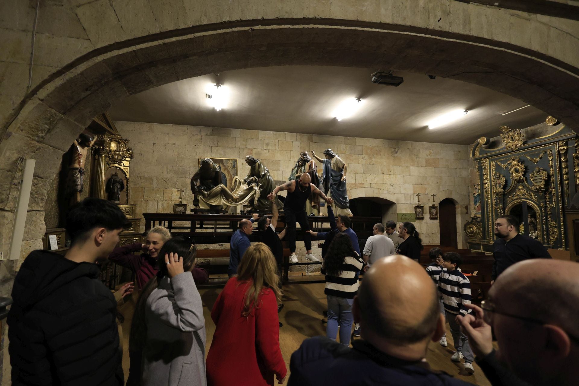 Las imágenes del montaje de los pasos de Semana Santa en Salamanca