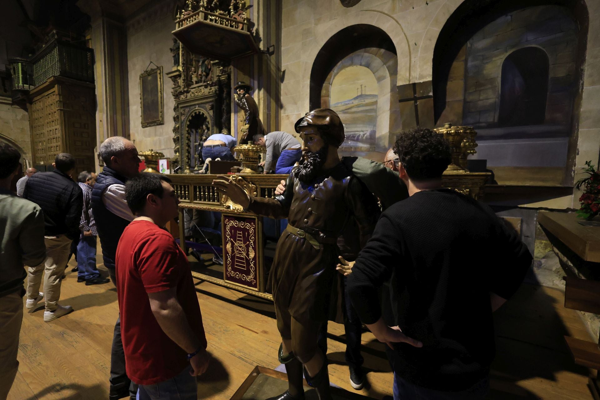 Las imágenes del montaje de los pasos de Semana Santa en Salamanca