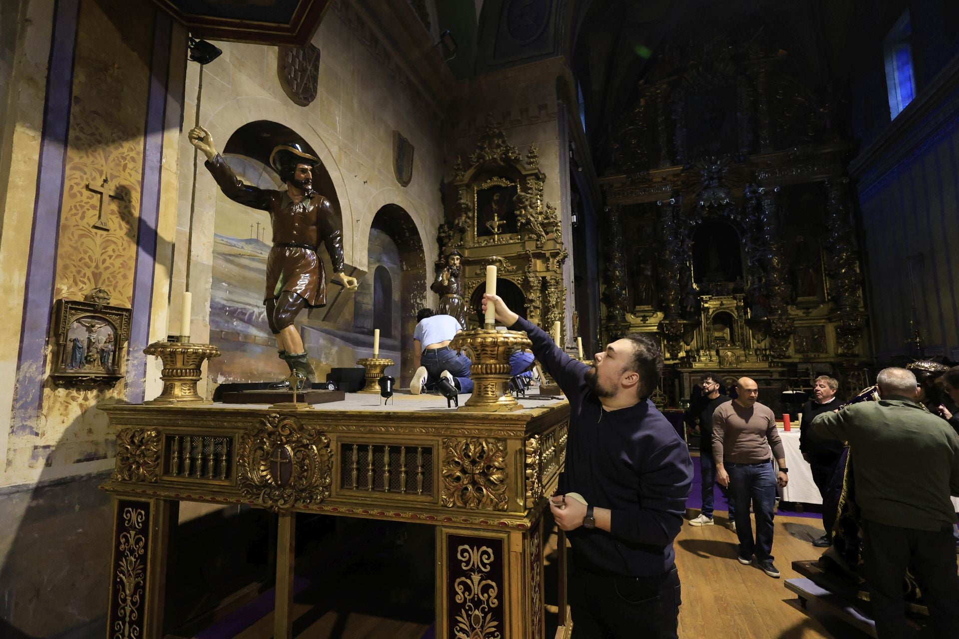 Las imágenes del montaje de los pasos de Semana Santa en Salamanca