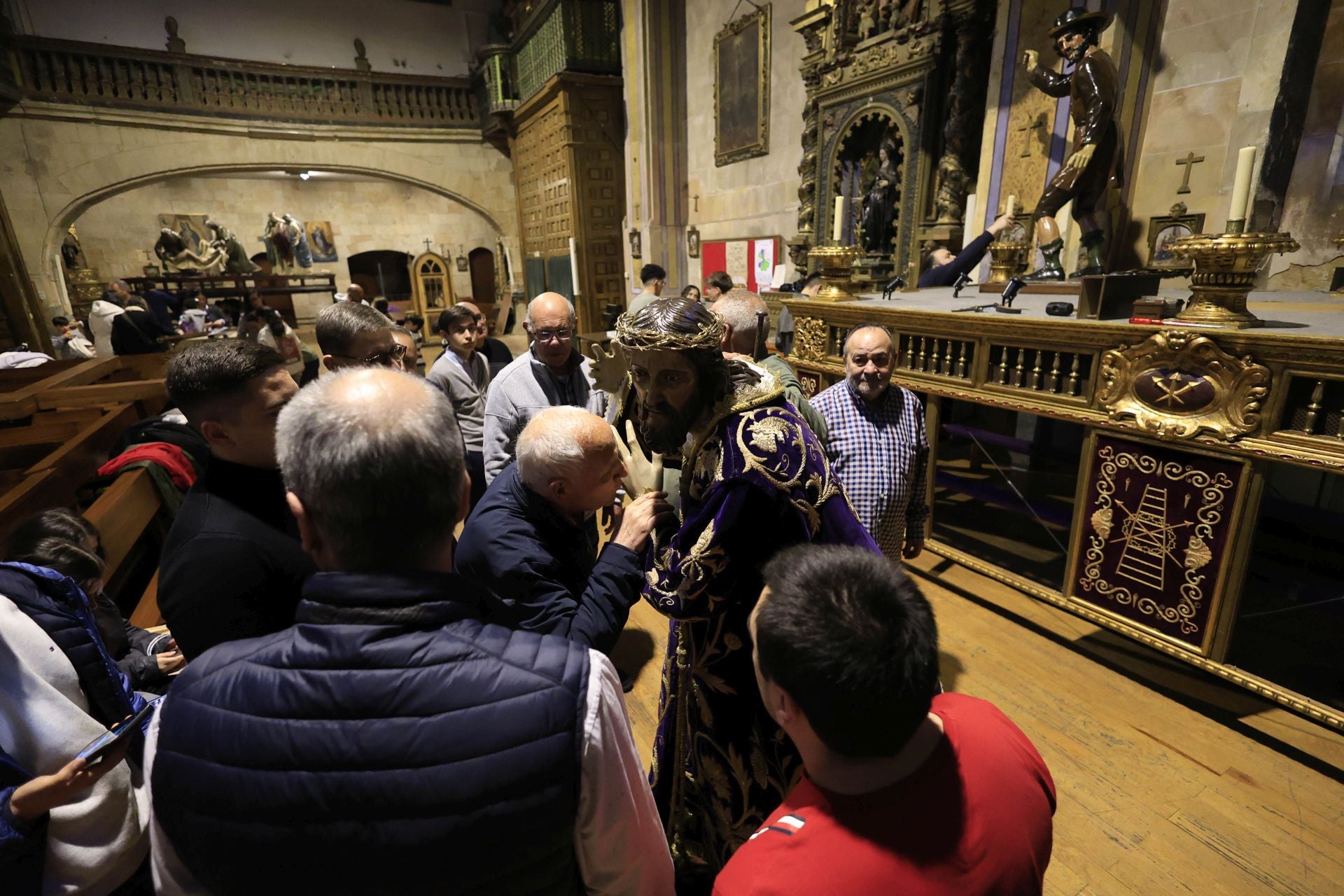 Las imágenes del montaje de los pasos de Semana Santa en Salamanca