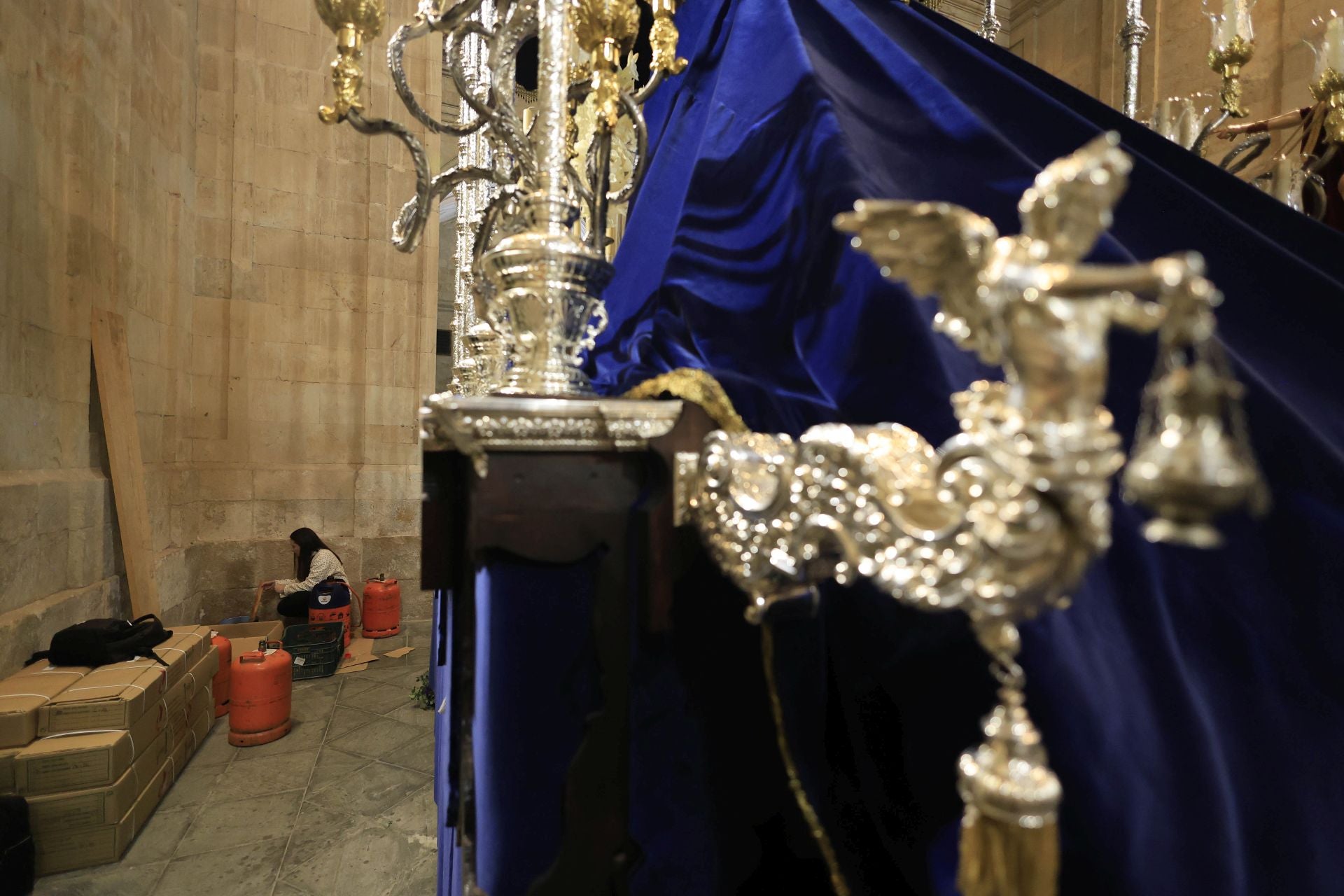 Las imágenes del montaje de los pasos de Semana Santa en Salamanca
