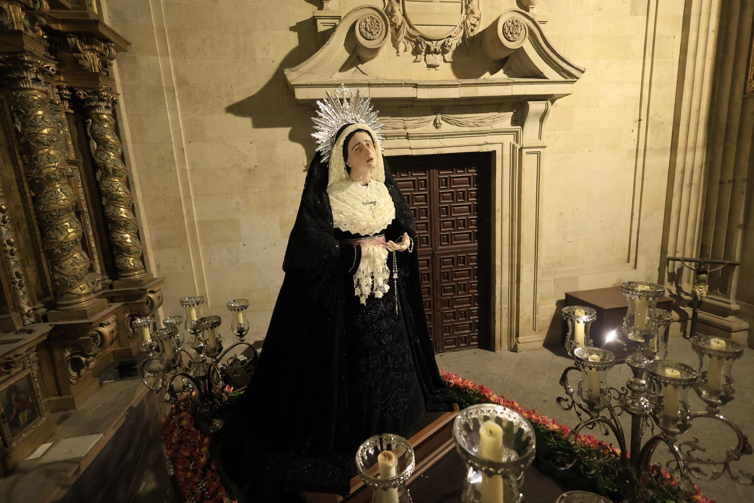 Jesús Flagelado recorre una Salamanca aterida por el frío