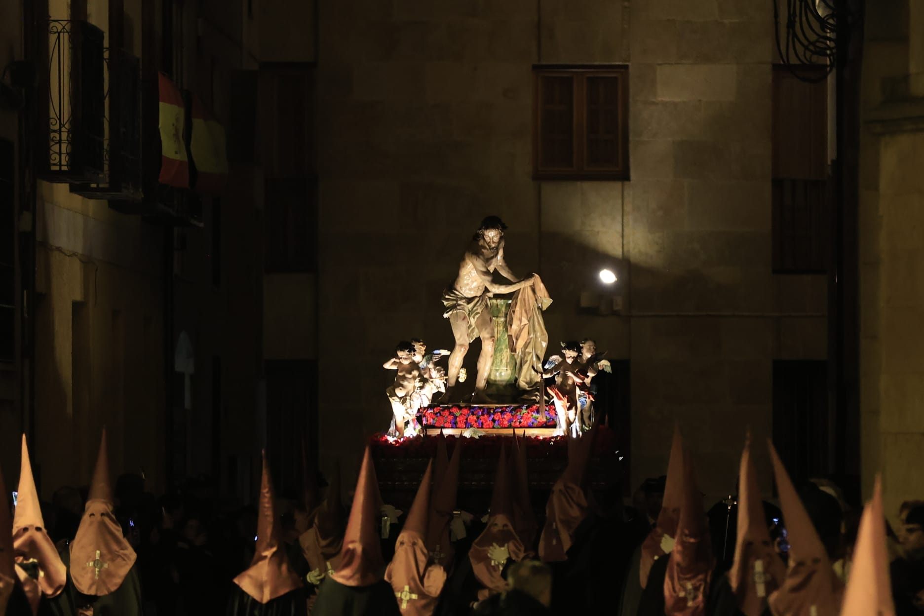 Jesús Flagelado recorre una Salamanca aterida por el frío