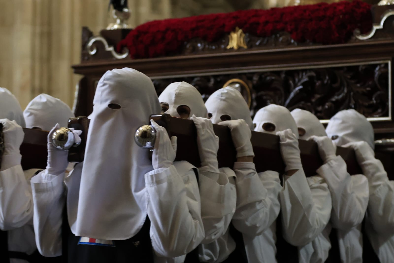 La lluvia respeta el Jueves Santo de Salamanca con el Vía Crucis desde la Catedral