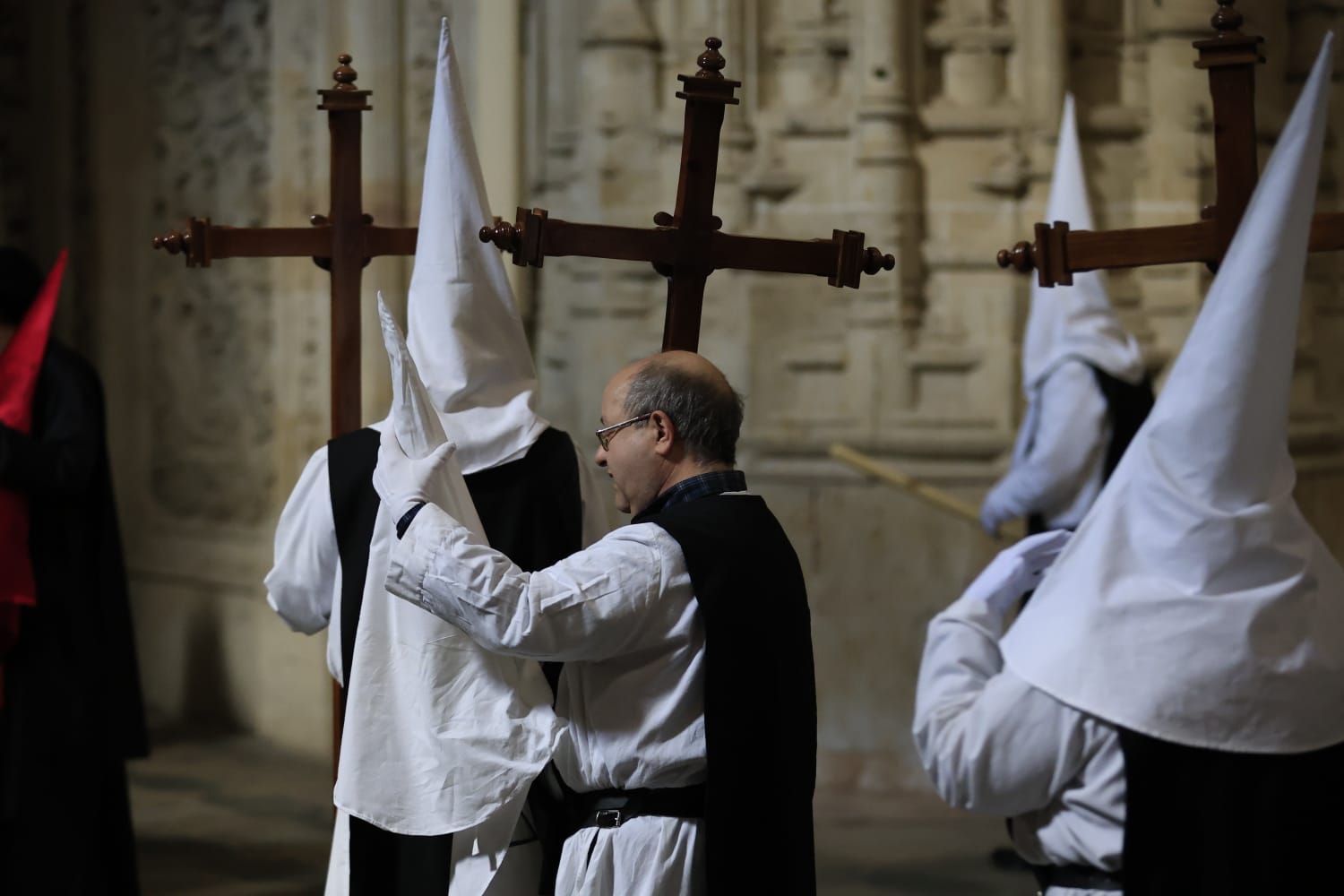 La lluvia respeta el Jueves Santo de Salamanca con el Vía Crucis desde la Catedral