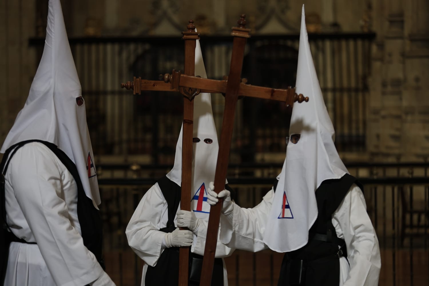 La lluvia respeta el Jueves Santo de Salamanca con el Vía Crucis desde la Catedral