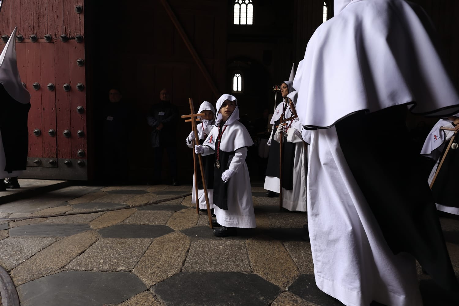 La lluvia respeta el Jueves Santo de Salamanca con el Vía Crucis desde la Catedral