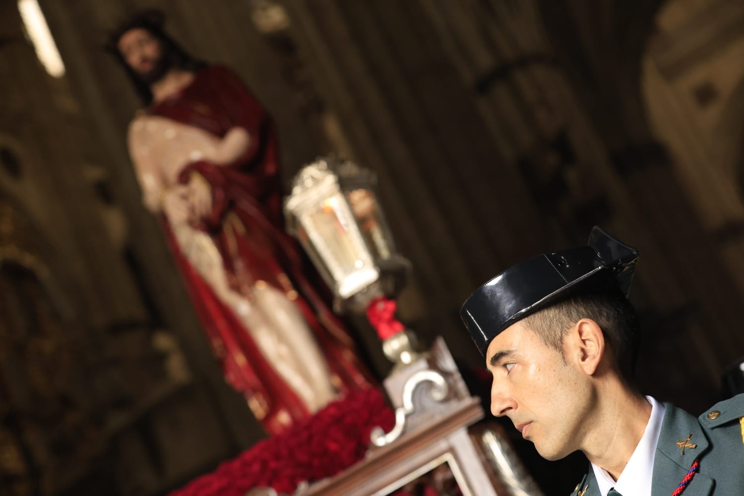 La lluvia respeta el Jueves Santo de Salamanca con el Vía Crucis desde la Catedral