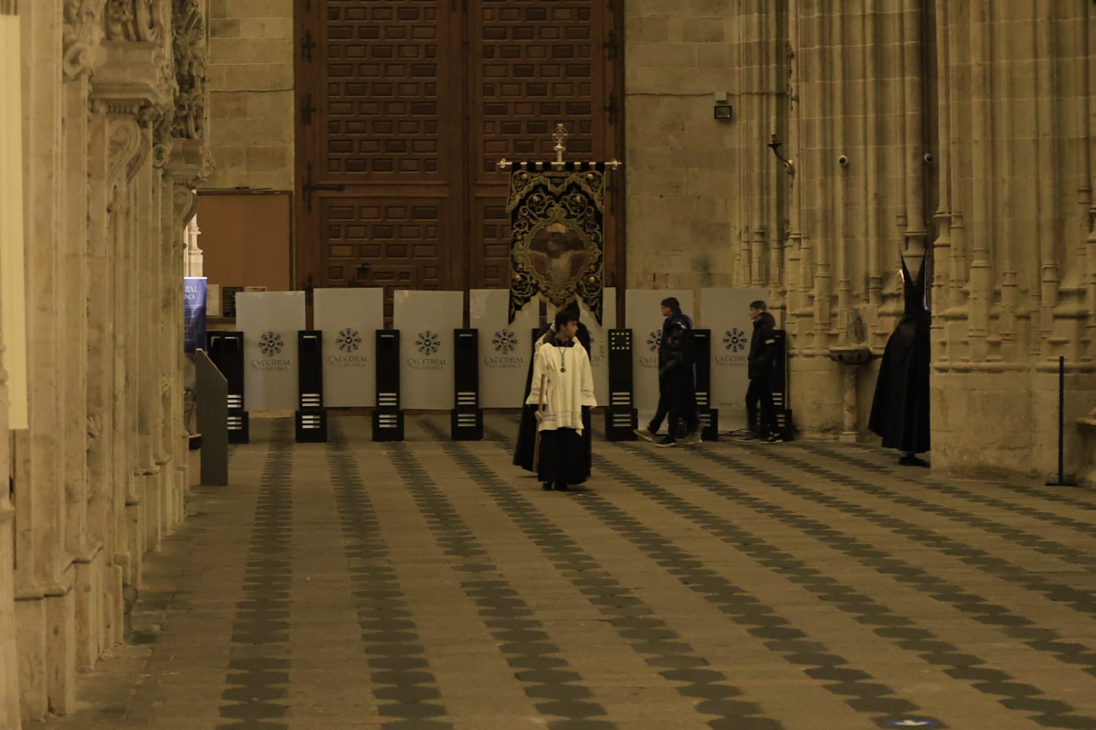 La Hermandad Dominicana recorre Salamanca bajo una madrugada serena