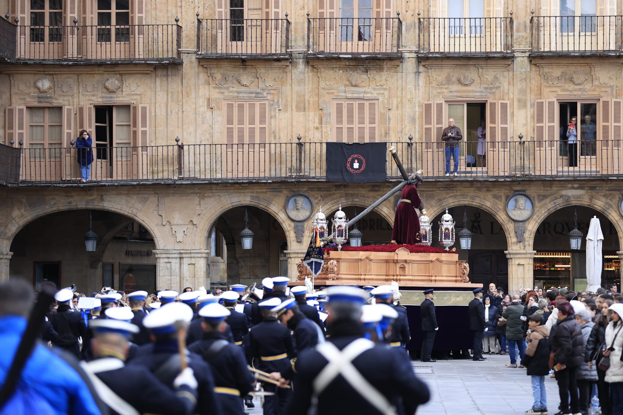 La Hermandad Dominicana recorre Salamanca bajo una madrugada serena
