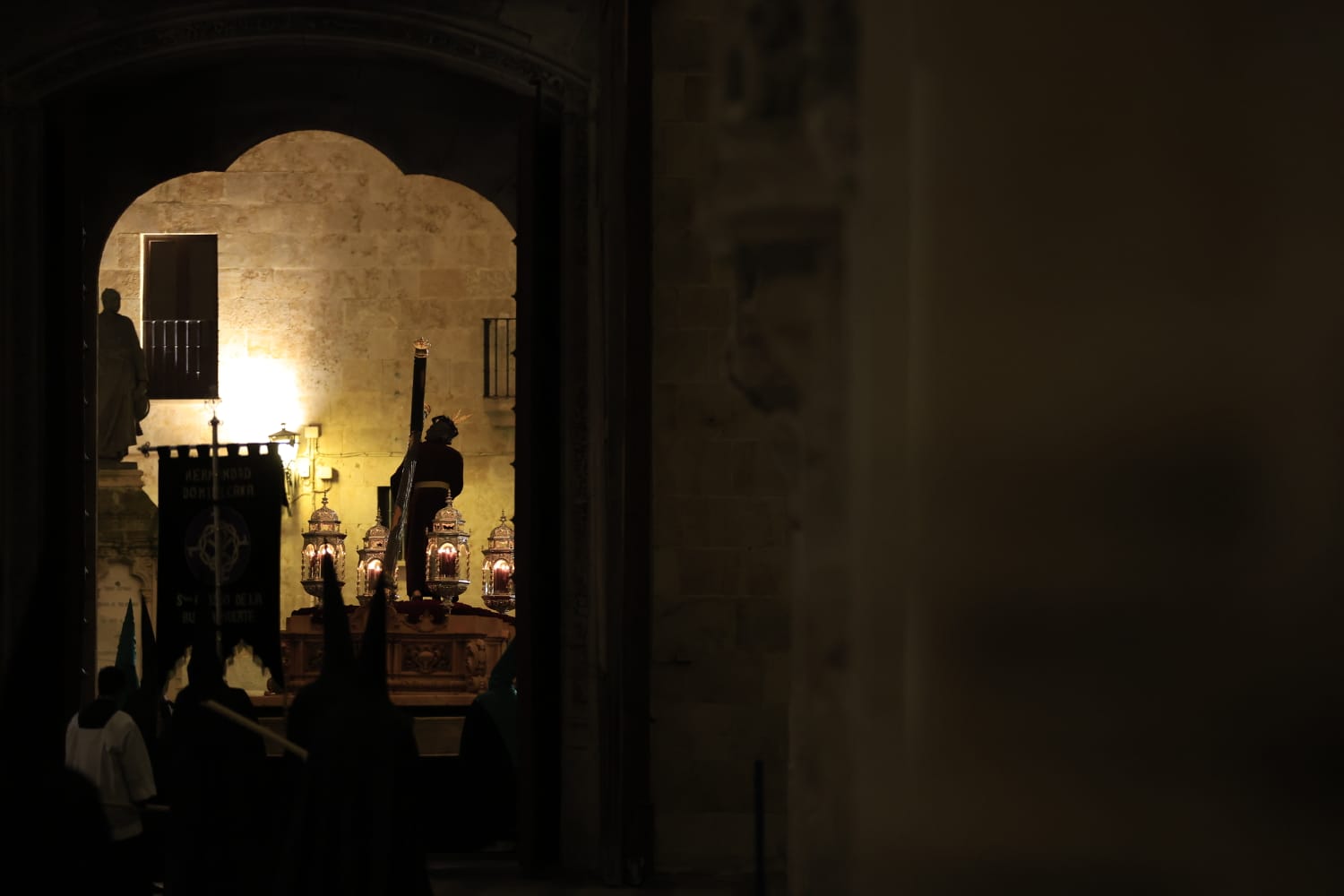 La Hermandad Dominicana recorre Salamanca bajo una madrugada serena