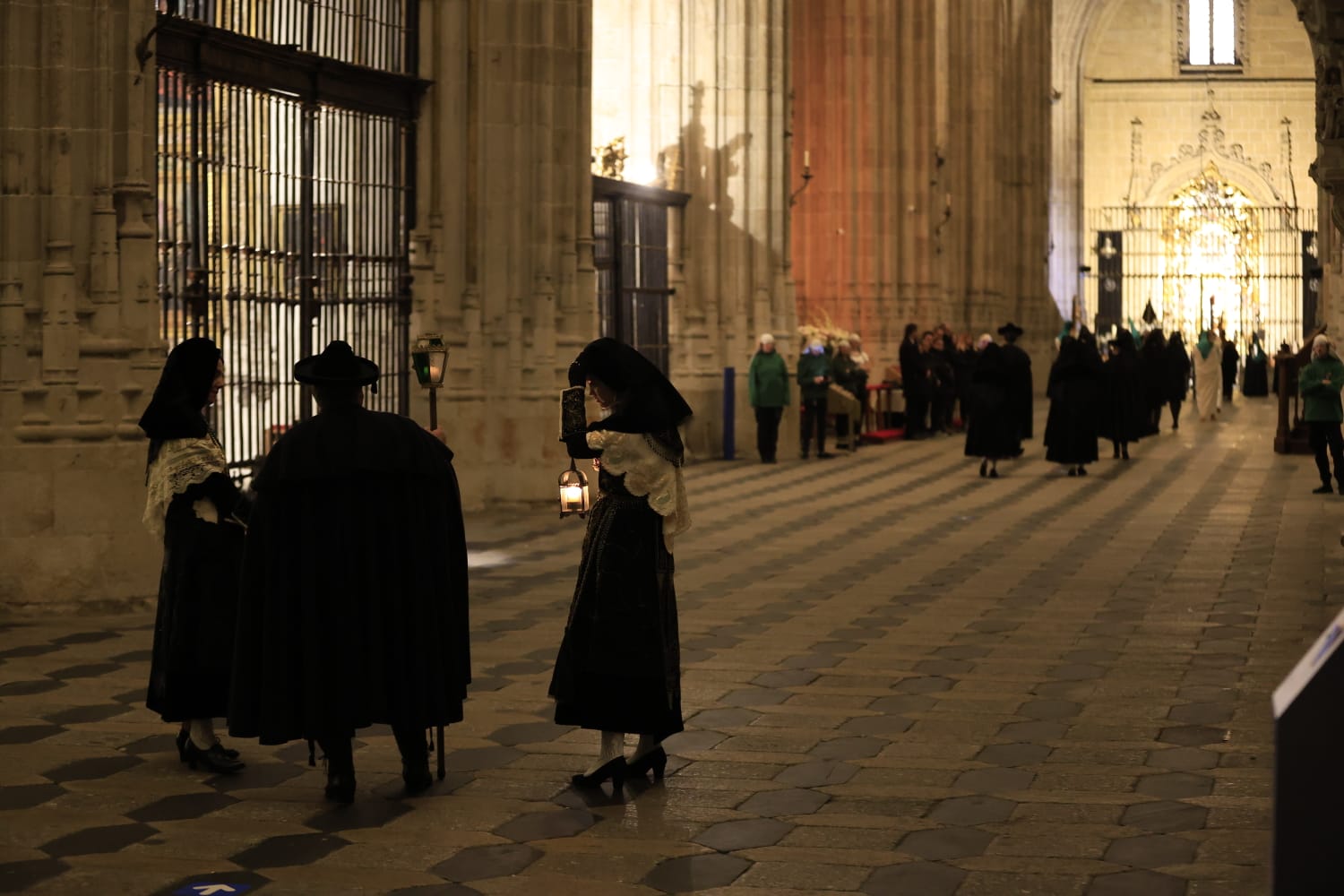 La Hermandad Dominicana recorre Salamanca bajo una madrugada serena