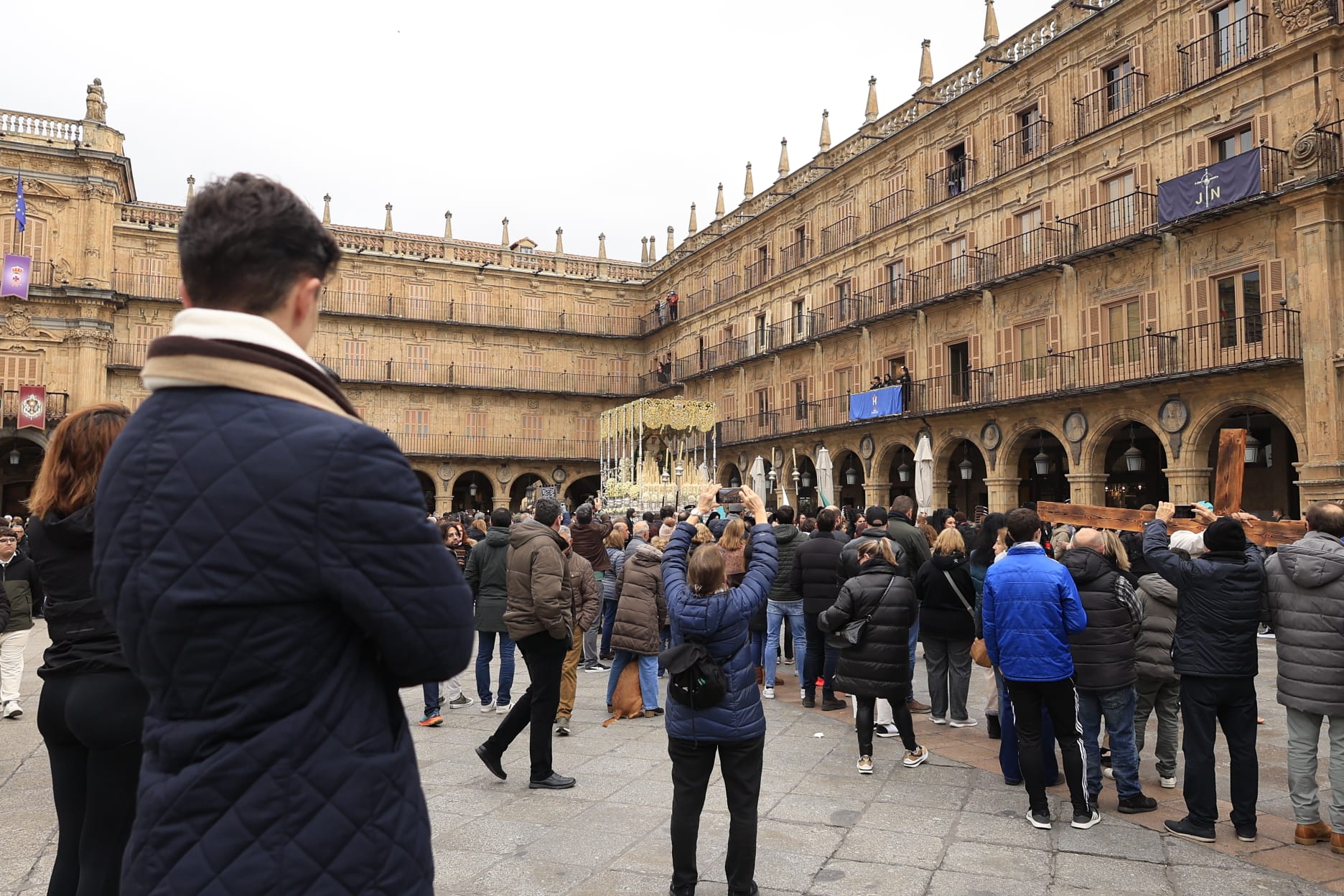 La Hermandad Dominicana recorre Salamanca bajo una madrugada serena