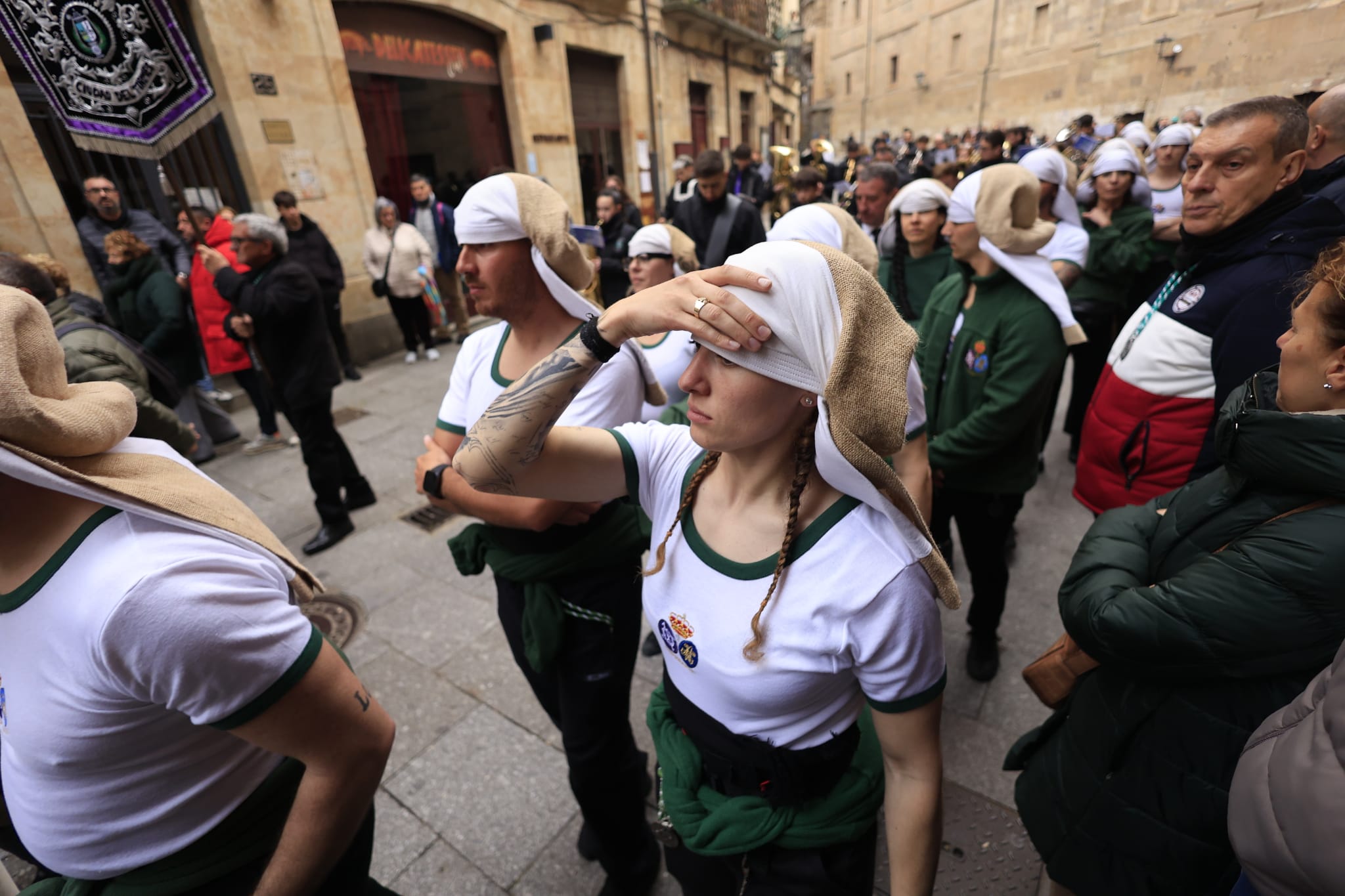 La Hermandad Dominicana recorre Salamanca bajo una madrugada serena