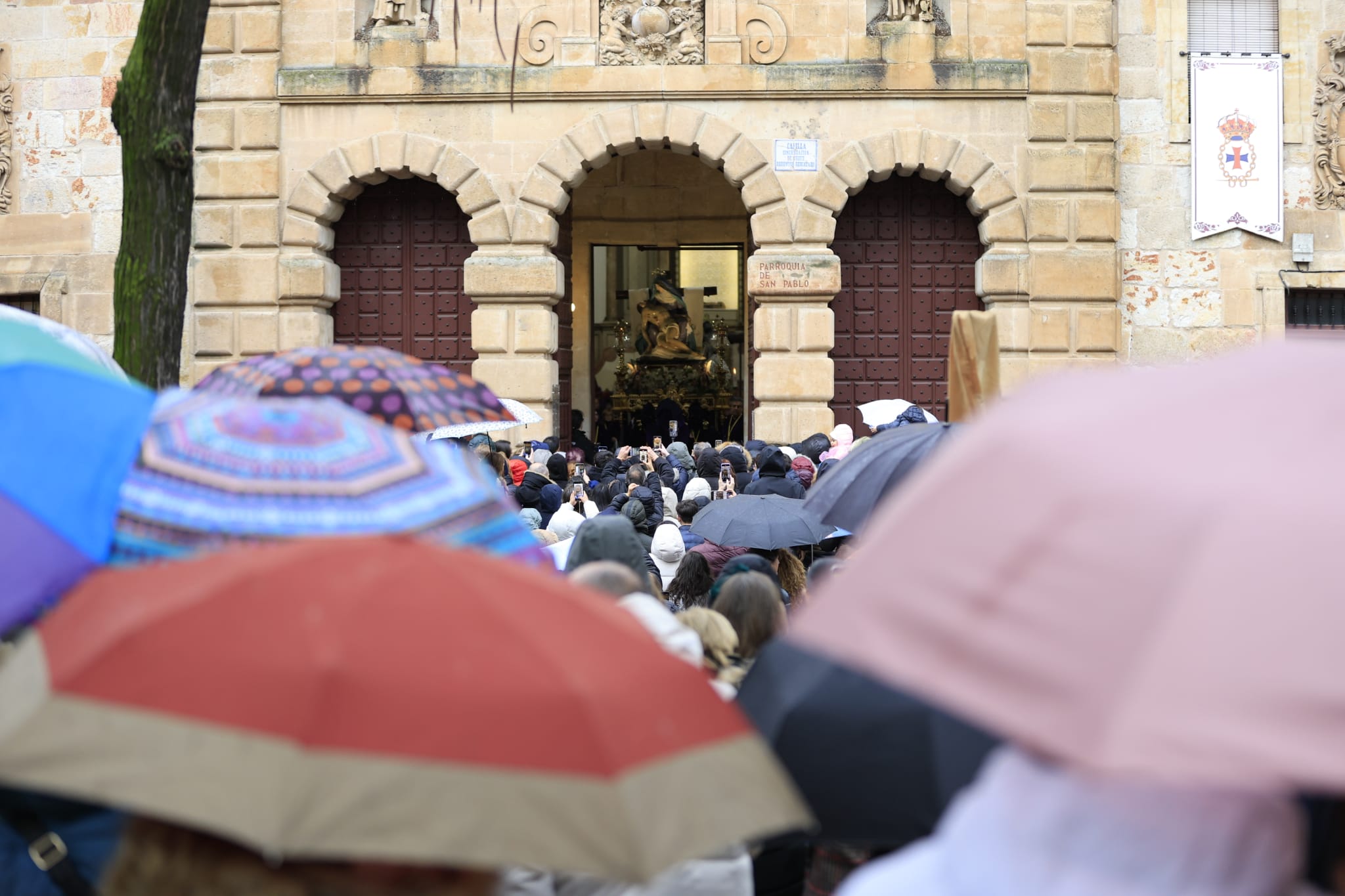 El cielo se impone al Viernes Santo: suspendidas todas las procesiones de la tarde en Salamanca