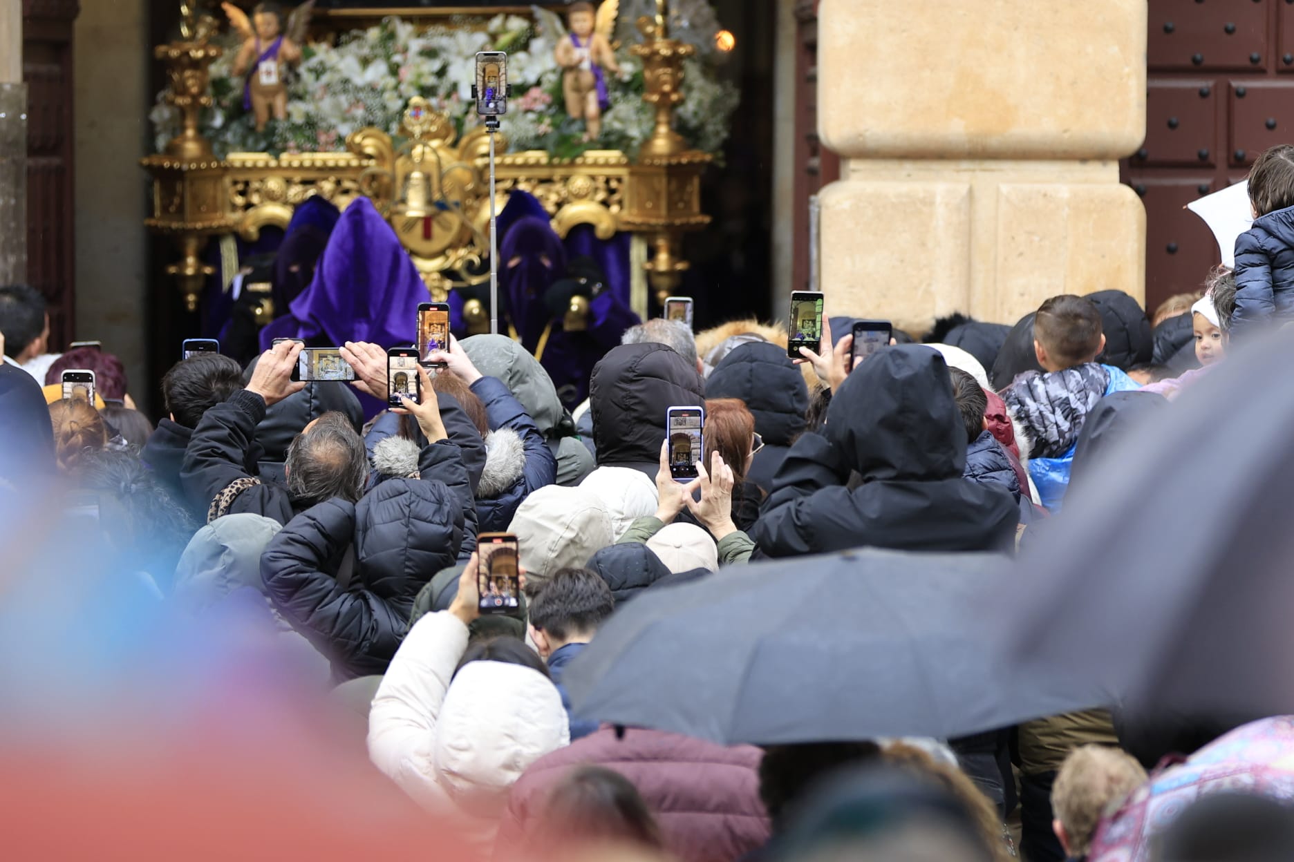 El cielo se impone al Viernes Santo: suspendidas todas las procesiones de la tarde en Salamanca