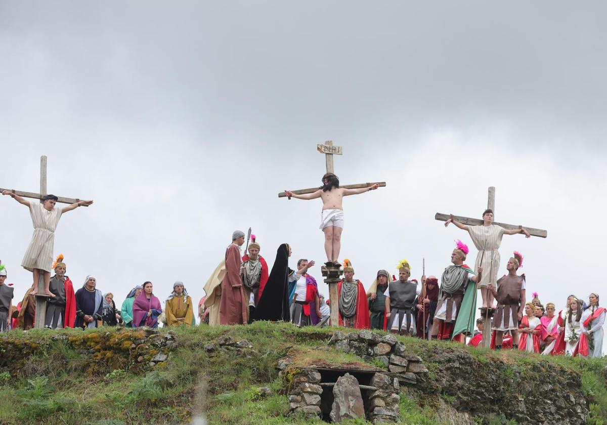 Serradilla del Arroyo representa su tradicional Pasión Viviente