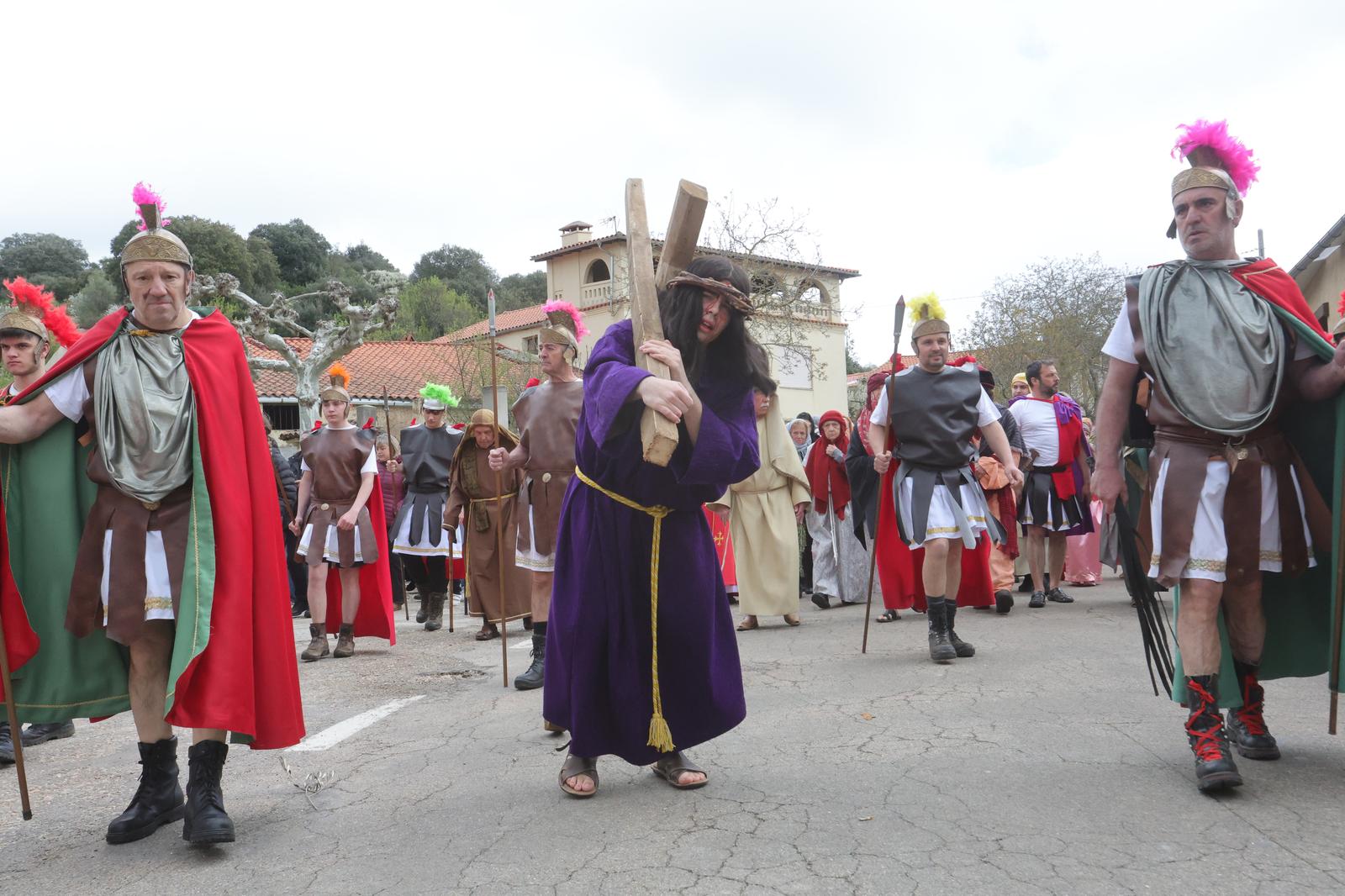 Serradilla del Arroyo representa su tradicional Pasión Viviente