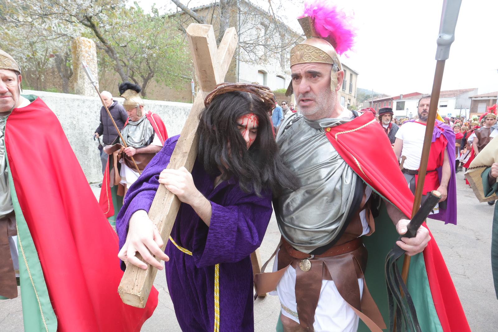 Serradilla del Arroyo representa su tradicional Pasión Viviente
