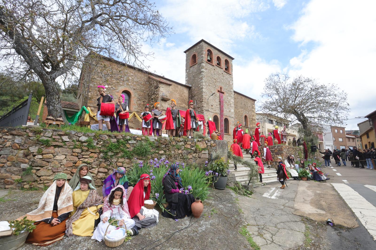 Serradilla del Arroyo representa su tradicional Pasión Viviente
