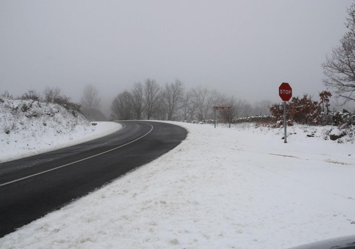 Las carreteras cortadas y con nieve en Salamanca para despedir la Semana Santa