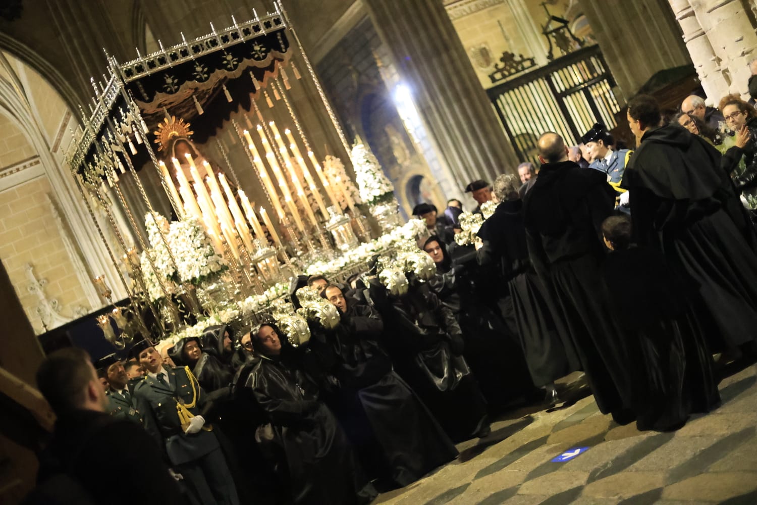 Sin Soledad ni Cristo de la Liberación: la lluvia desluce el inicio del Sábado Santo