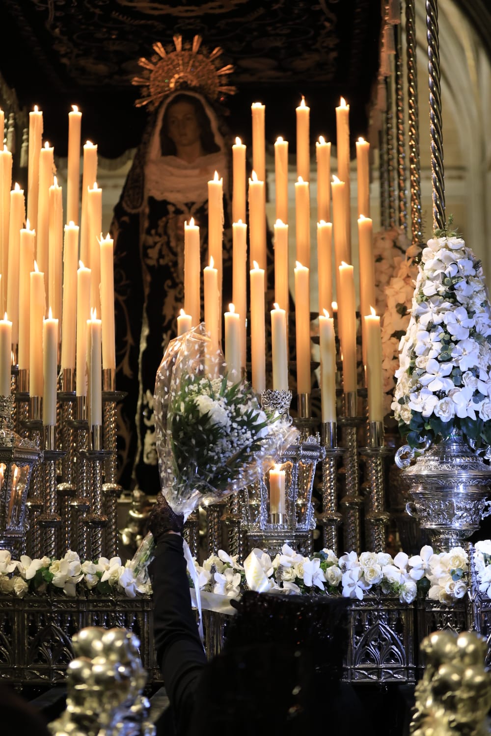 Sin Soledad ni Cristo de la Liberación: la lluvia desluce el inicio del Sábado Santo