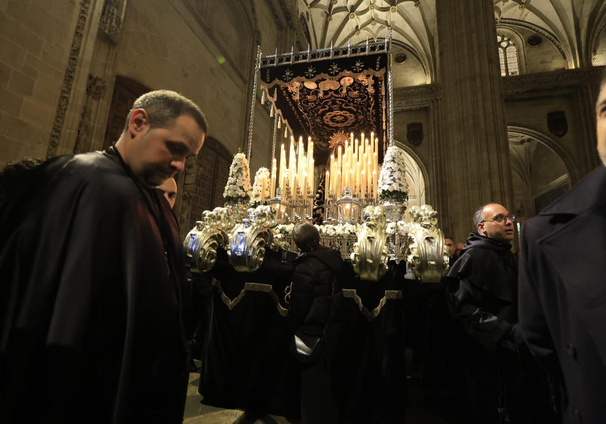 Sin Soledad ni Cristo de la Liberación: la lluvia desluce el inicio del Sábado Santo