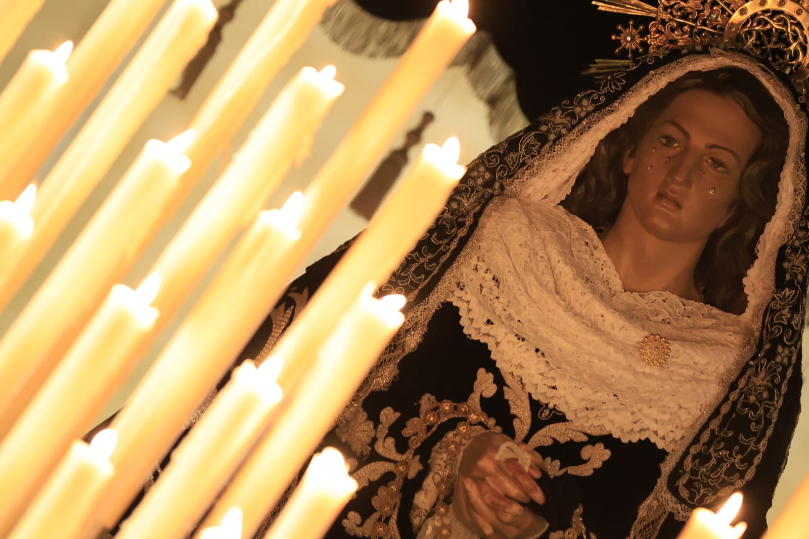 Sin Soledad ni Cristo de la Liberación: la lluvia desluce el inicio del Sábado Santo