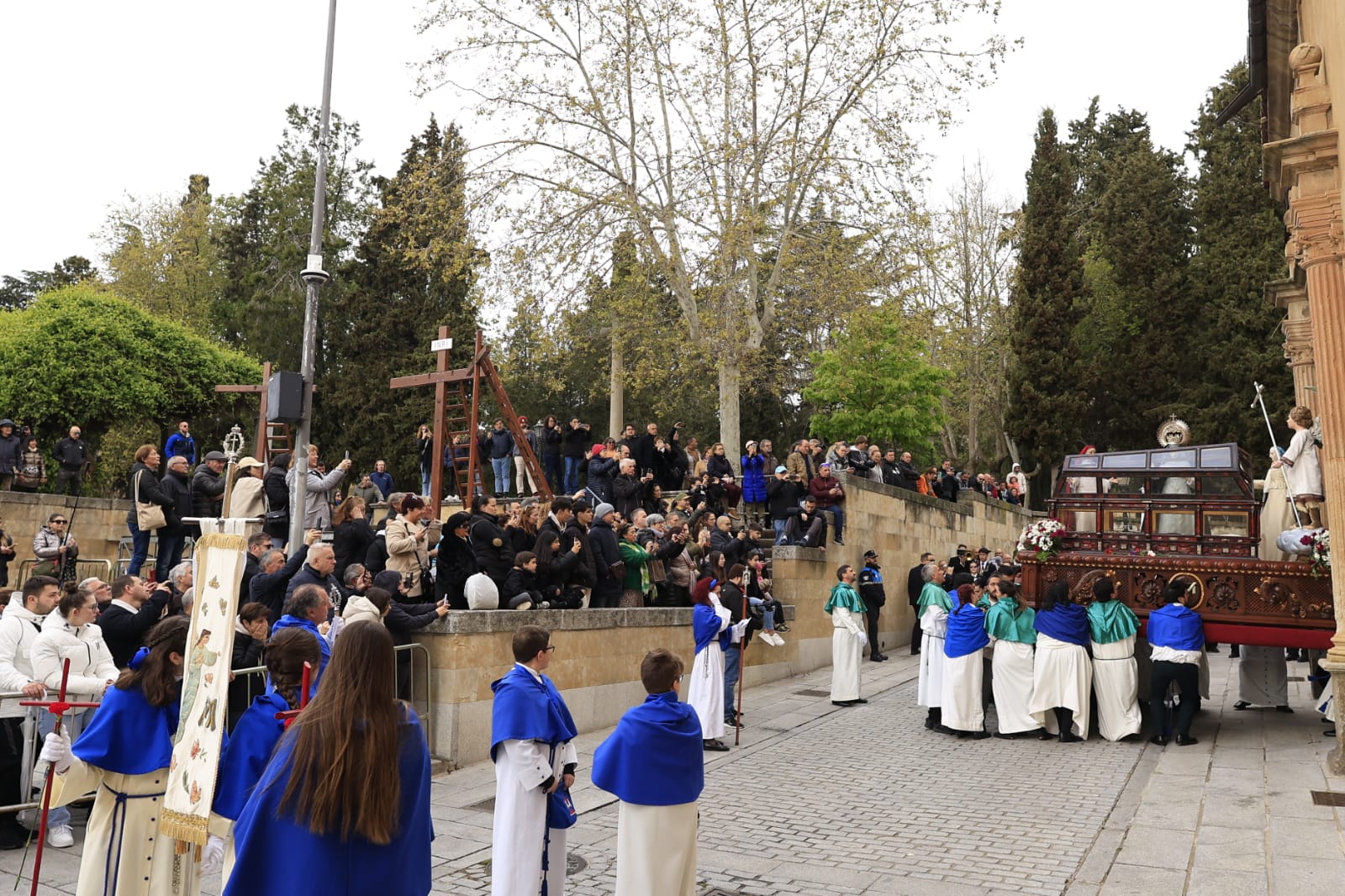 El Encuentro de Resurrección pone un solemne broche final a la Semana Santa salmantina