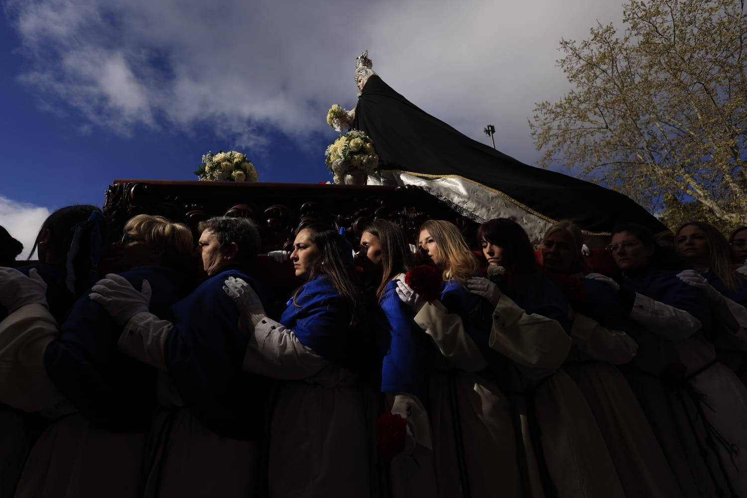 El Encuentro de Resurrección pone un solemne broche final a la Semana Santa salmantina