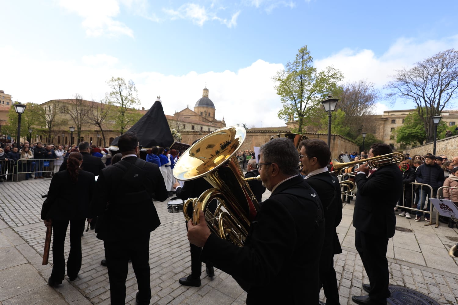 El Encuentro de Resurrección pone un solemne broche final a la Semana Santa salmantina