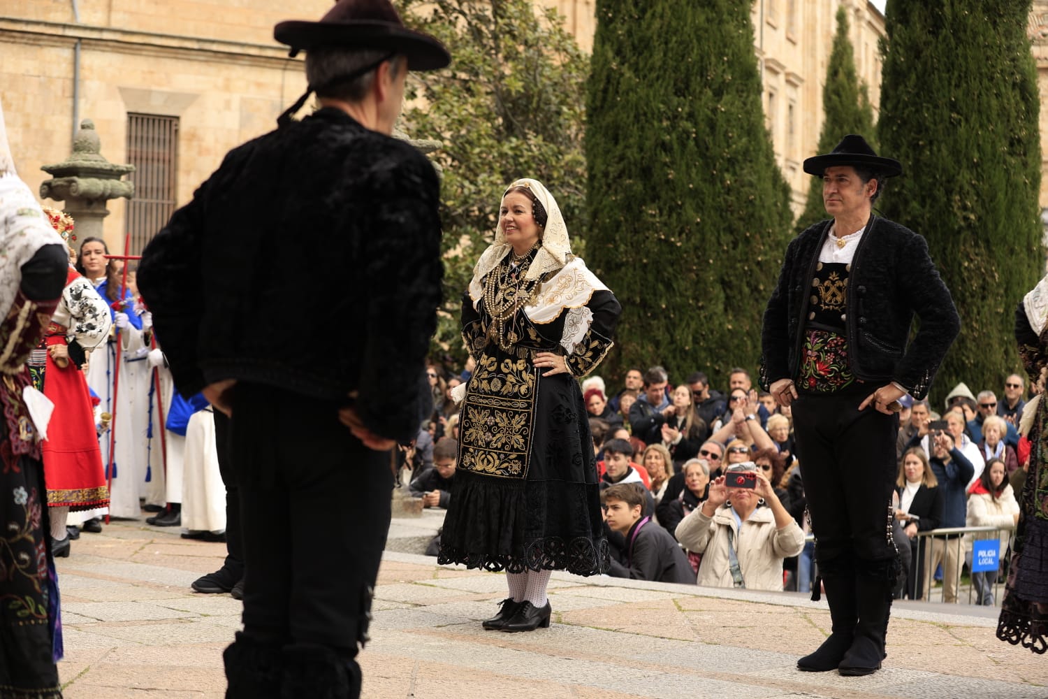 El Encuentro de Resurrección pone un solemne broche final a la Semana Santa salmantina