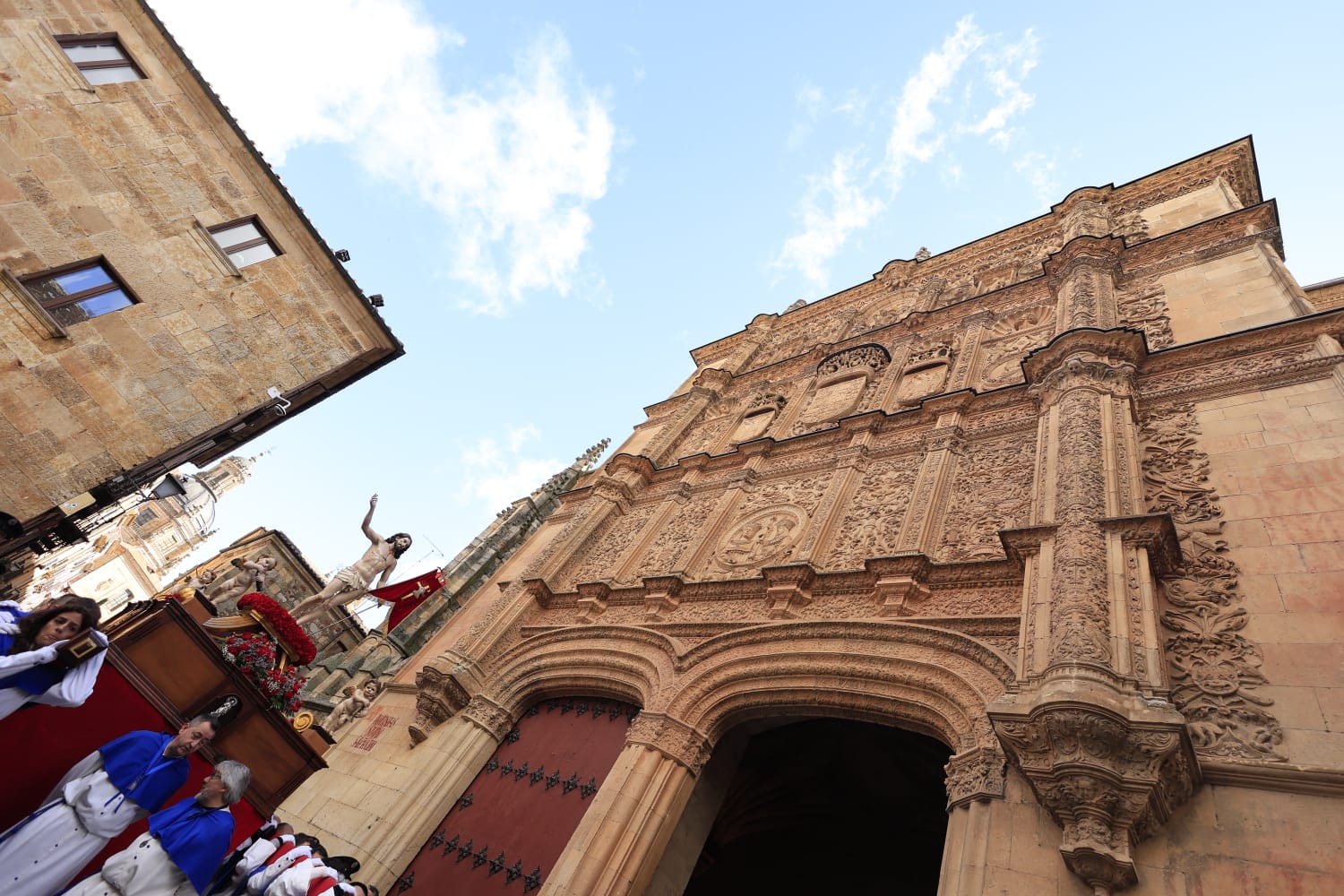 El Encuentro de Resurrección pone un solemne broche final a la Semana Santa salmantina
