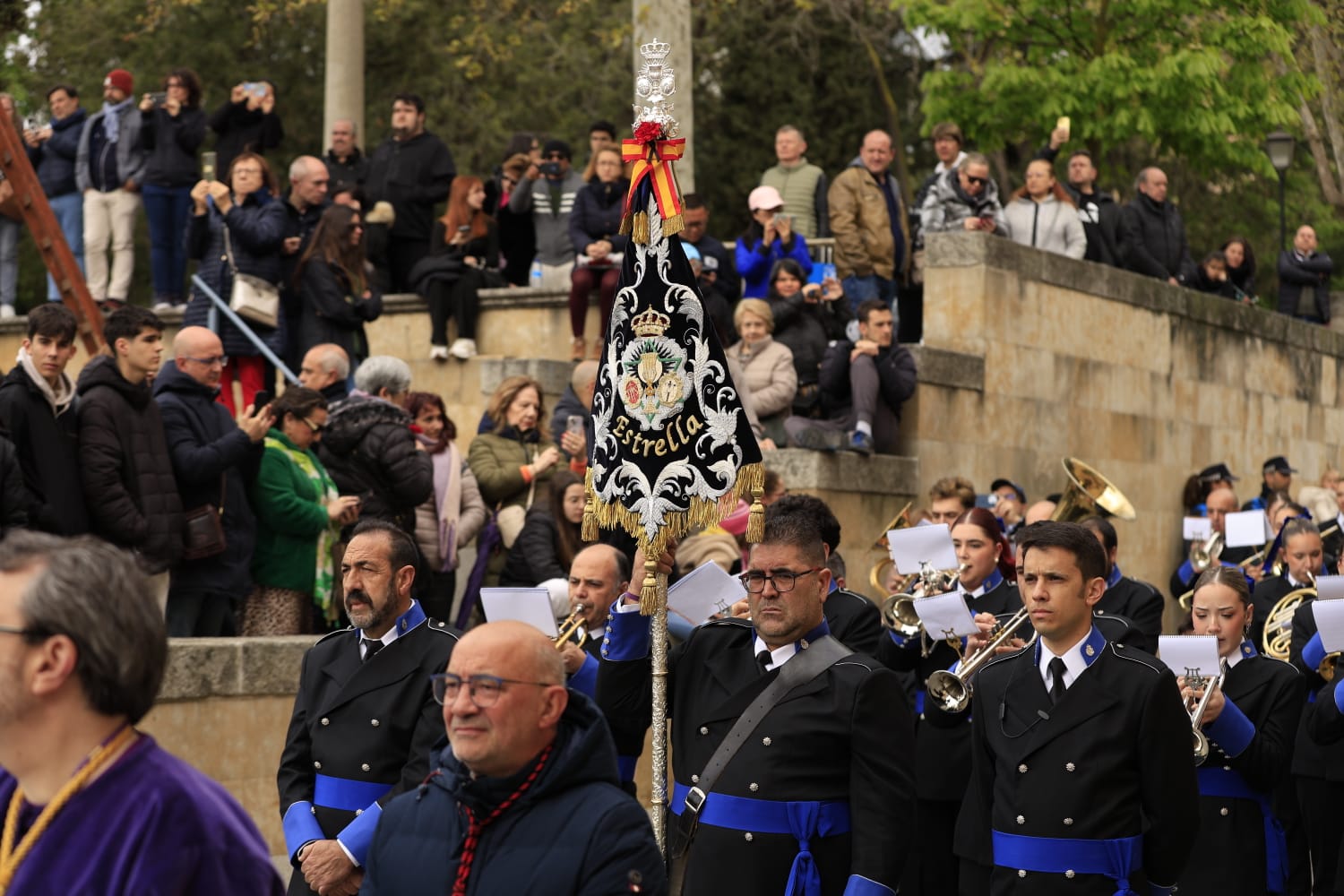 El Encuentro de Resurrección pone un solemne broche final a la Semana Santa salmantina