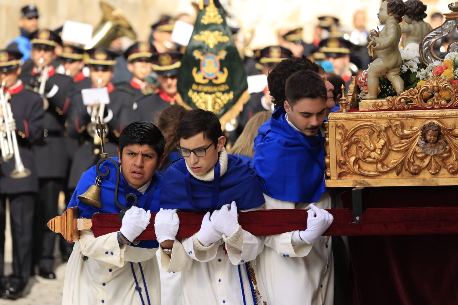 El Encuentro de Resurrección pone un solemne broche final a la Semana Santa salmantina