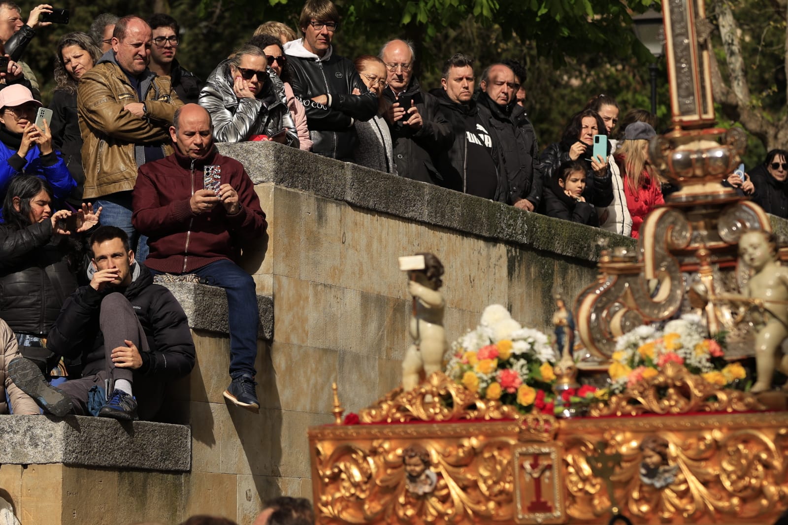 El Encuentro de Resurrección pone un solemne broche final a la Semana Santa salmantina