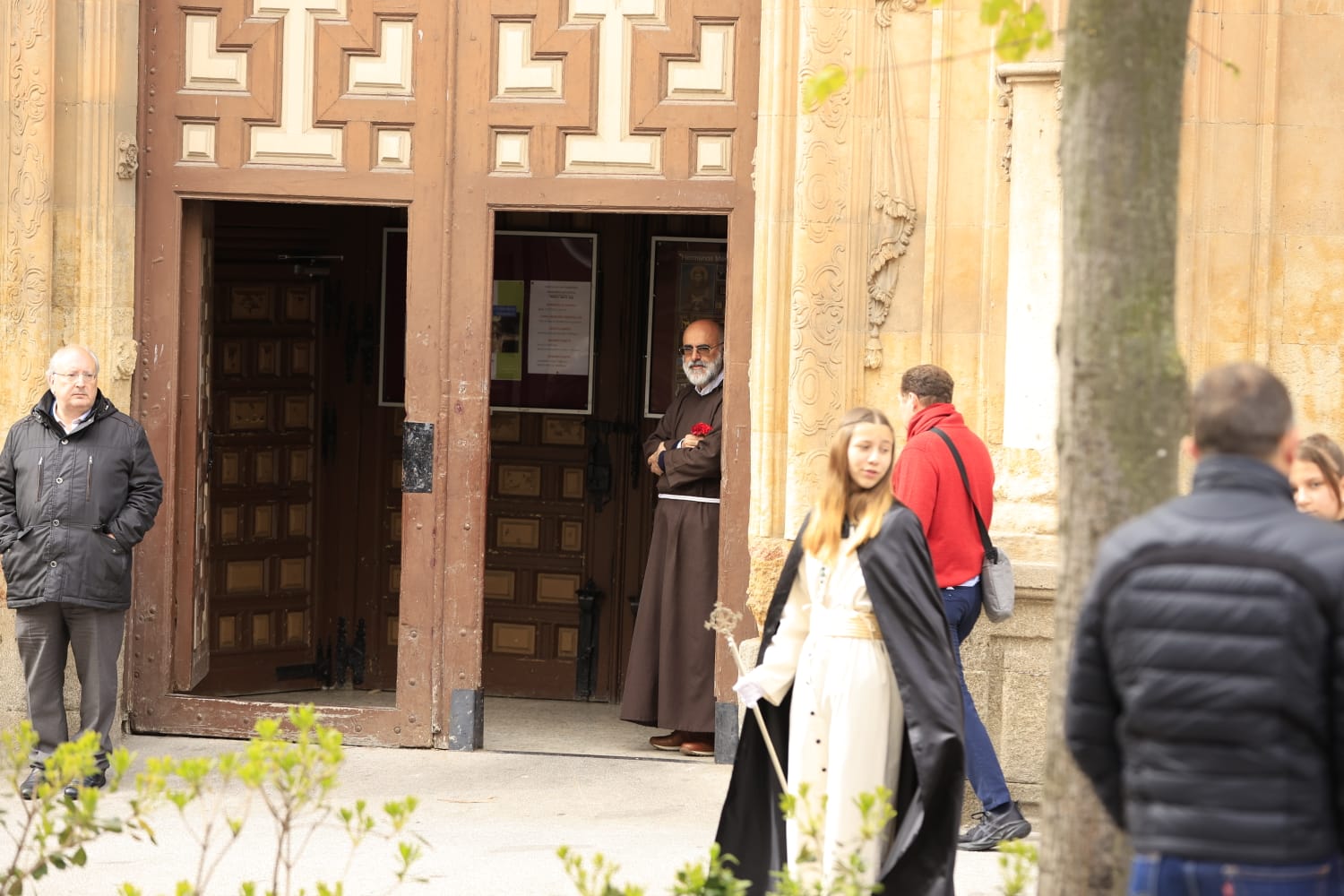El Encuentro de Resurrección pone un solemne broche final a la Semana Santa salmantina
