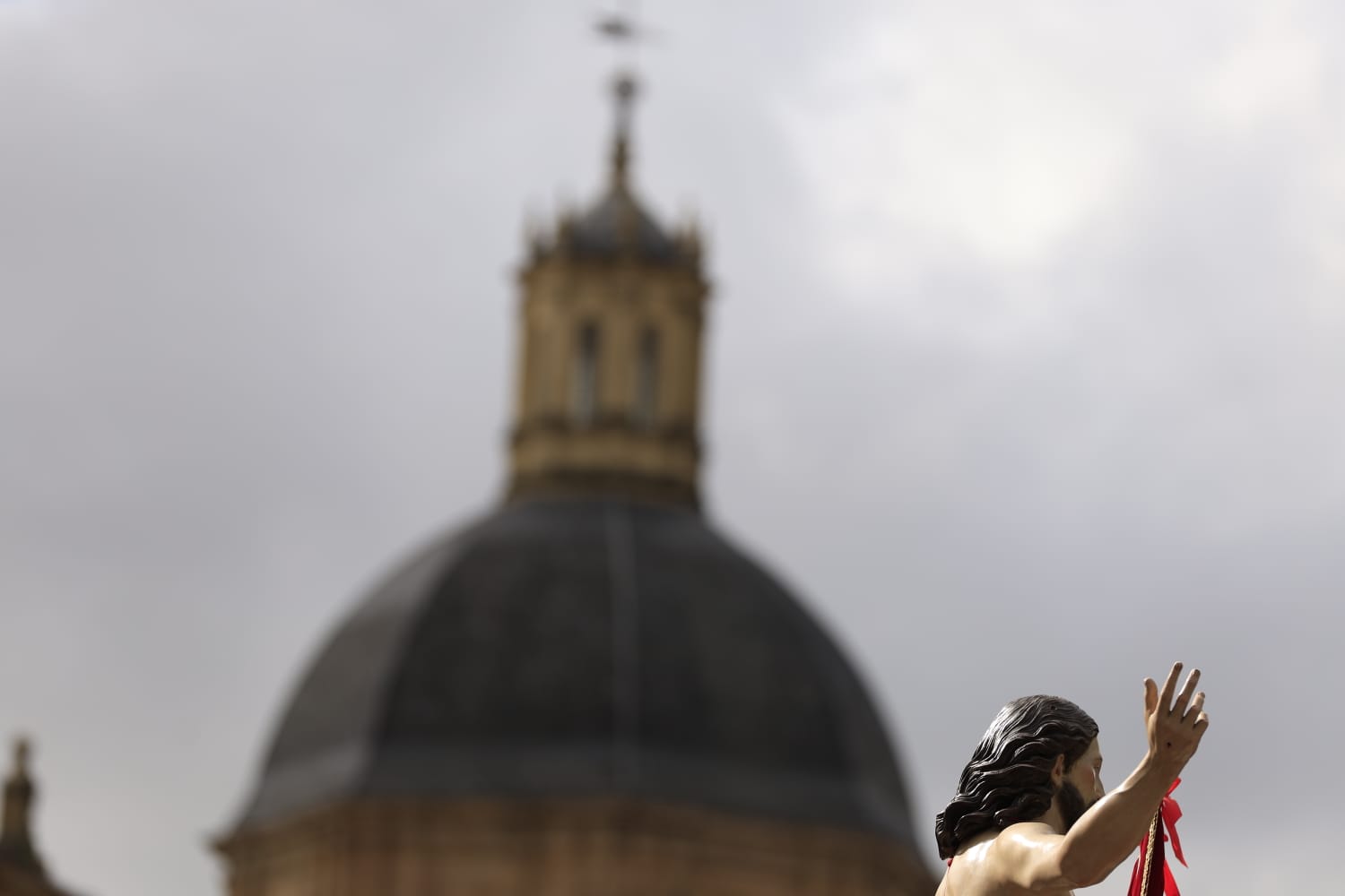 El Encuentro de Resurrección pone un solemne broche final a la Semana Santa salmantina