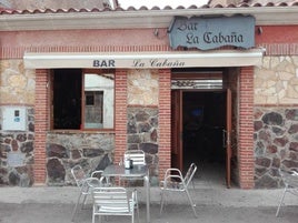 El establecimiento cuenta con terraza y está operativo.