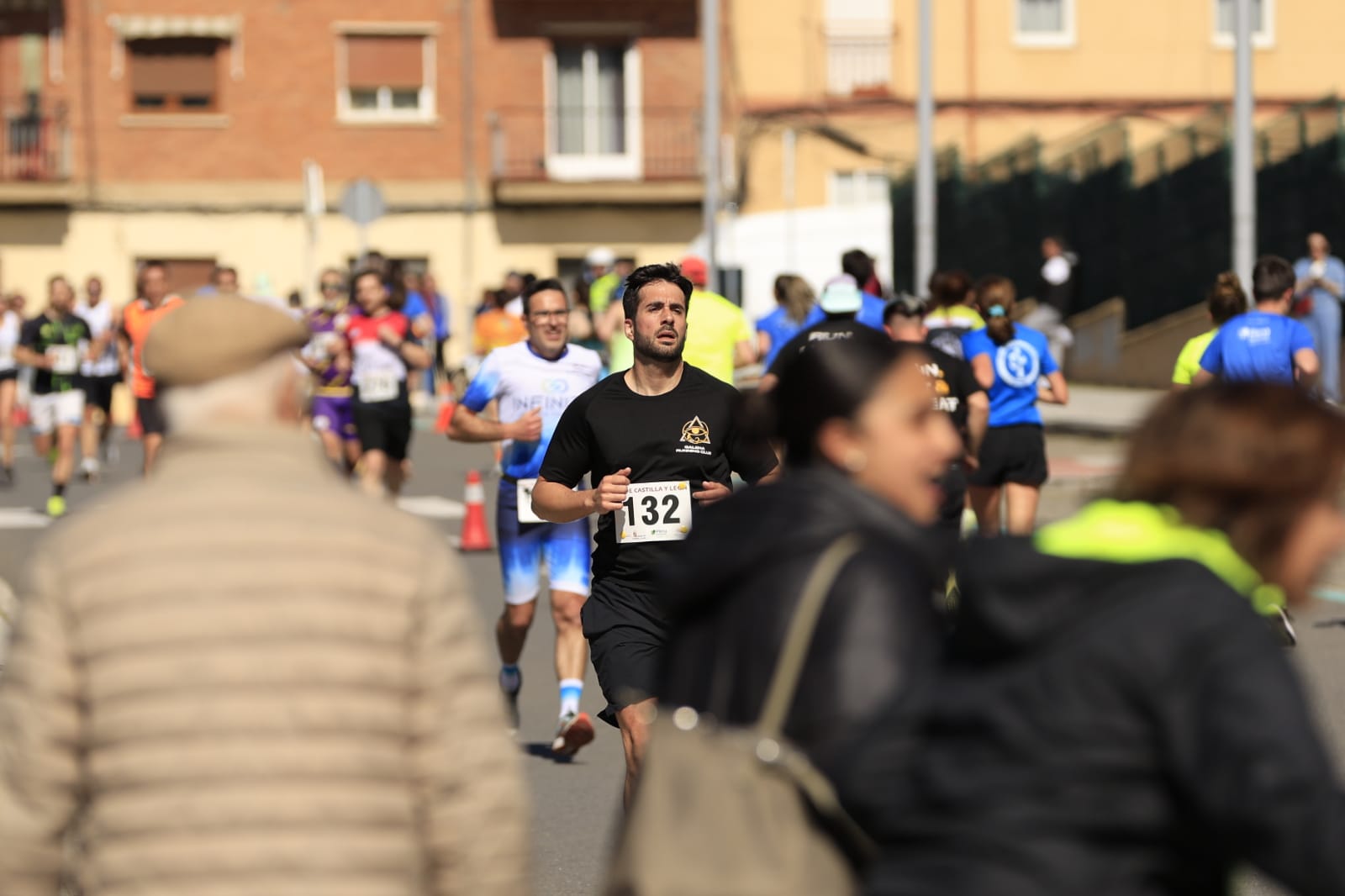 La Carrera y marcha por el Día de Castilla y León de Salamanca, en imágenes