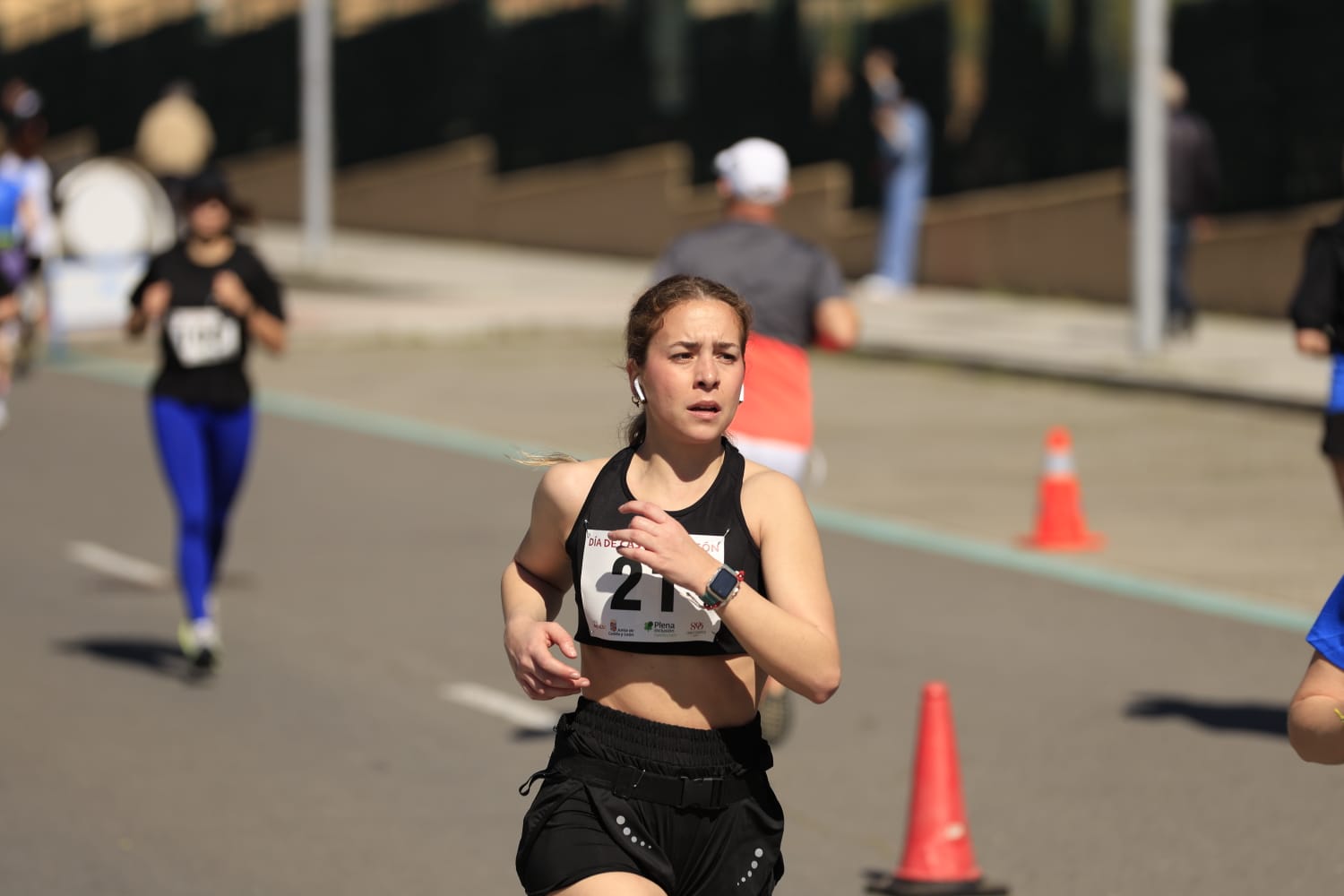 La Carrera y marcha por el Día de Castilla y León de Salamanca, en imágenes